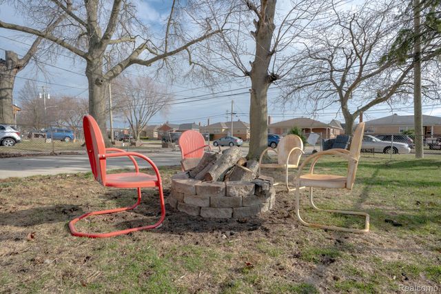 22453 E 10 Mile Road, St. Clair Shores, MI 48080