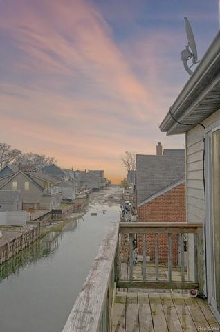 22453 E 10 Mile Road, St. Clair Shores, MI 48080