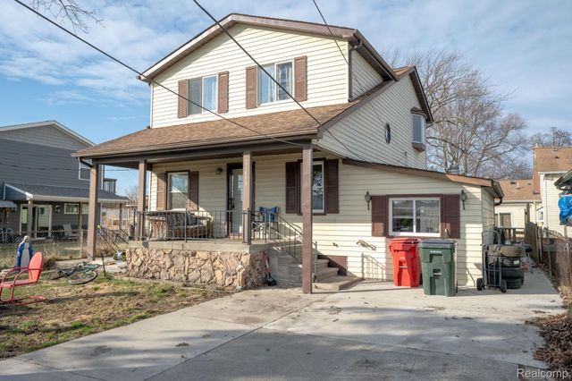 22453 E 10 Mile Road, St. Clair Shores, MI 48080