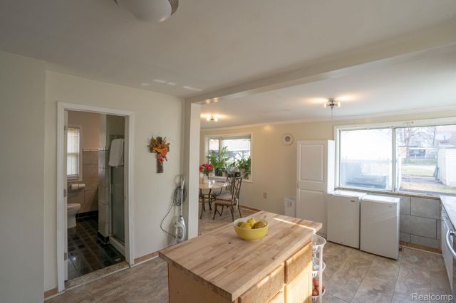 22453 E 10 Mile Road, St. Clair Shores, MI 48080