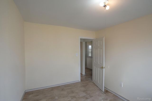 22453 E 10 Mile Road, St. Clair Shores, MI 48080