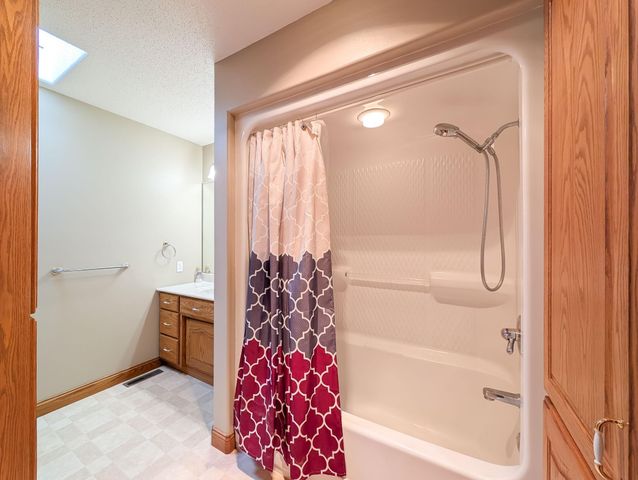 106 50th Avenue E, West Fargo, ND 58078