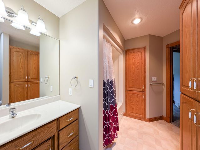 106 50th Avenue E, West Fargo, ND 58078