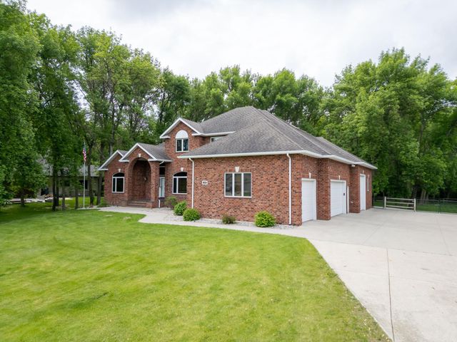 106 50th Avenue E, West Fargo, ND 58078