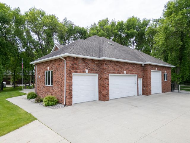 106 50th Avenue E, West Fargo, ND 58078