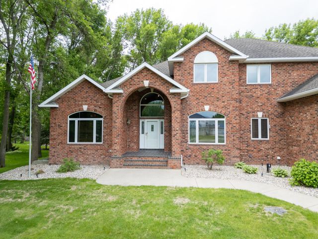 106 50th Avenue E, West Fargo, ND 58078