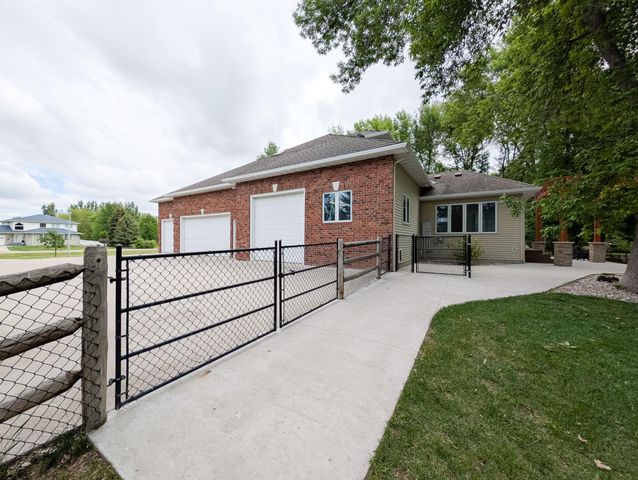 106 50th Avenue E, West Fargo, ND 58078