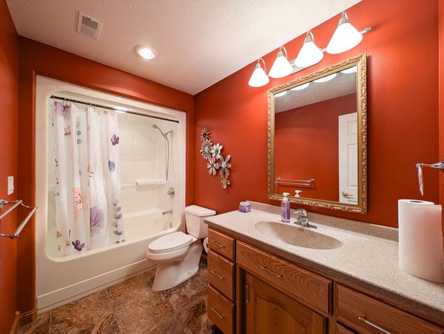 106 50th Avenue E, West Fargo, ND 58078