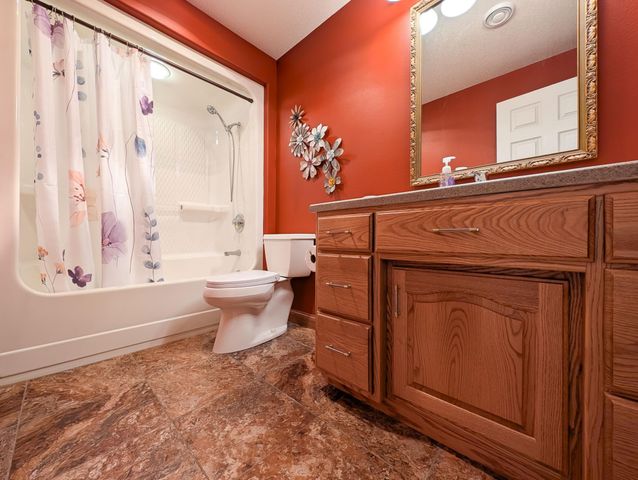 106 50th Avenue E, West Fargo, ND 58078