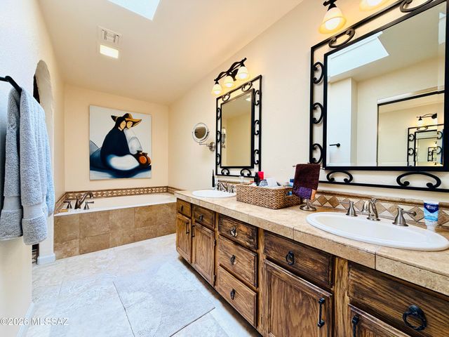 1216 E Camino Diestro, Oro Valley, AZ 85704