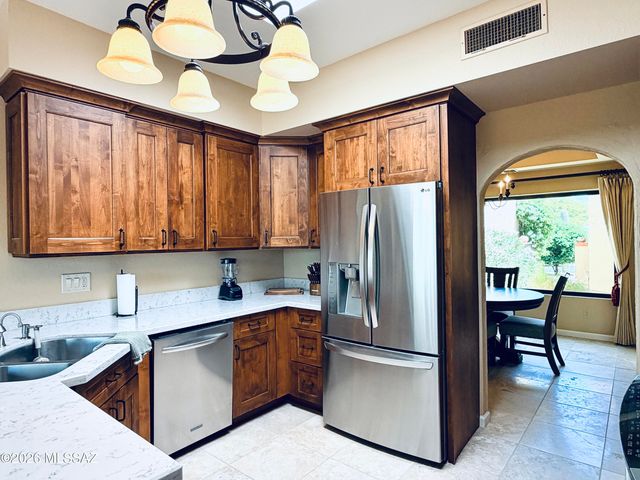 1216 E Camino Diestro, Oro Valley, AZ 85704
