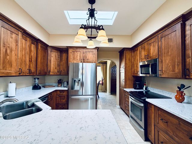1216 E Camino Diestro, Oro Valley, AZ 85704