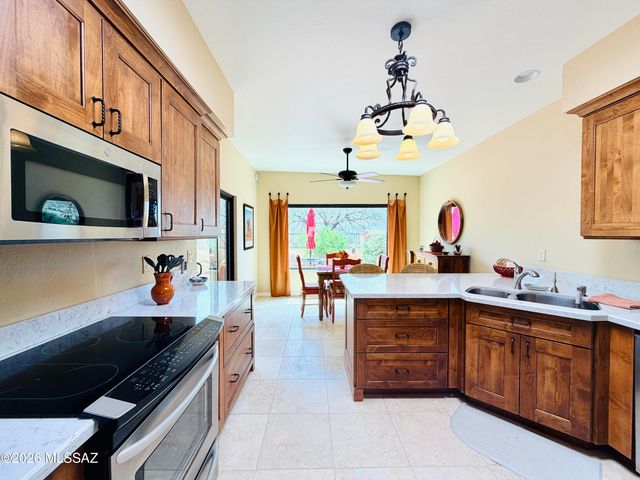 1216 E Camino Diestro, Oro Valley, AZ 85704