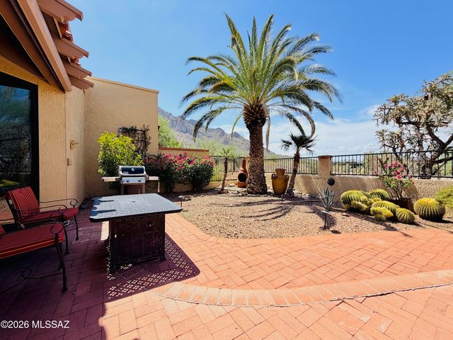 1216 E Camino Diestro, Oro Valley, AZ 85704