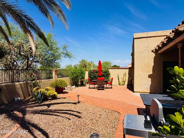 1216 E Camino Diestro, Oro Valley, AZ 85704