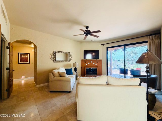 1216 E Camino Diestro, Oro Valley, AZ 85704