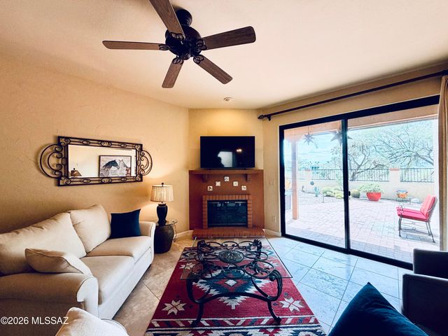 1216 E Camino Diestro, Oro Valley, AZ 85704