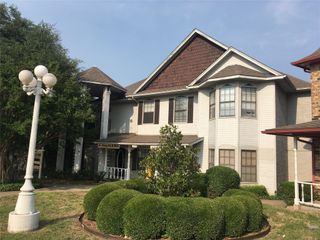 210 S Cedar Ridge Drive B, Duncanville, TX 75116