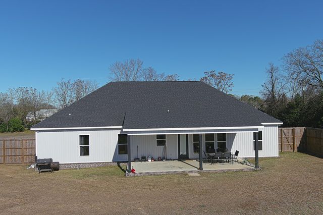 1960 E 134, Headland, AL 36345