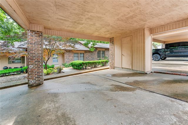 44 Abingdon Lane, Bella Vista, AR 72715