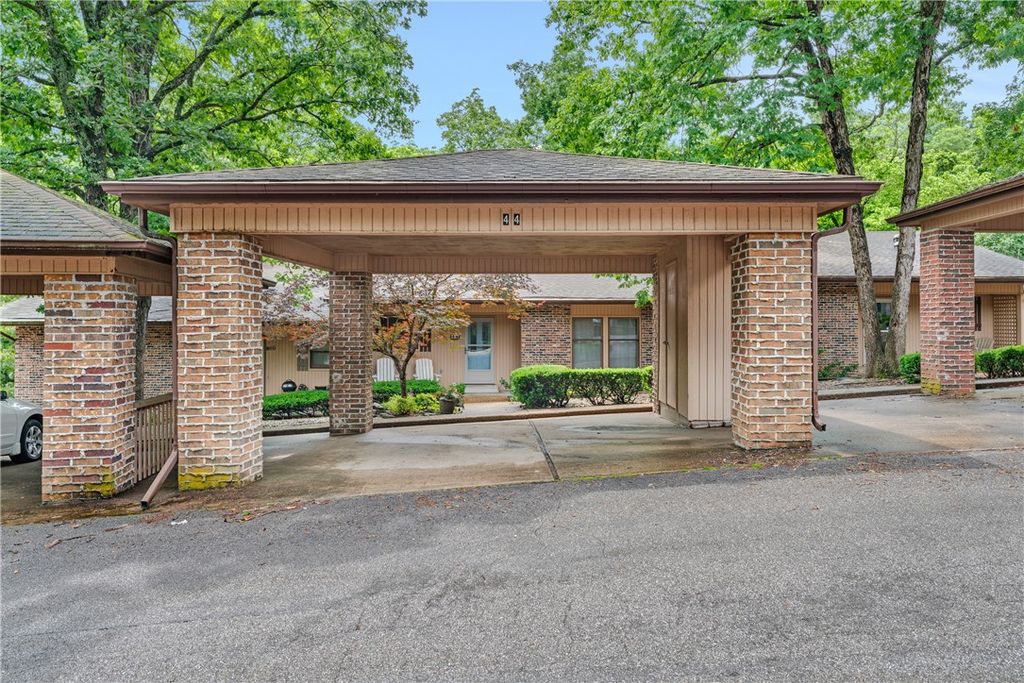 44 Abingdon Lane, Bella Vista, AR 72715