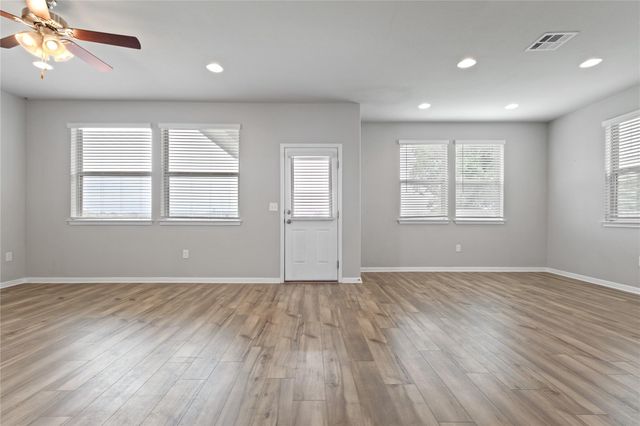 180 Macarthur DR, Leander, TX 78641