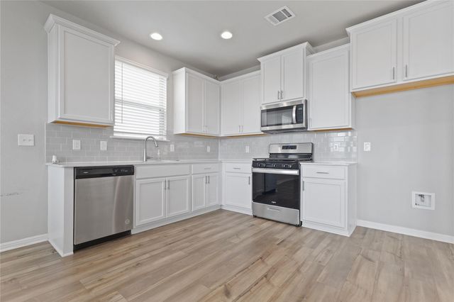 180 Macarthur DR, Leander, TX 78641