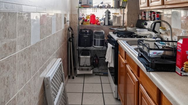 264 Weld St, New Bedford, MA 02740