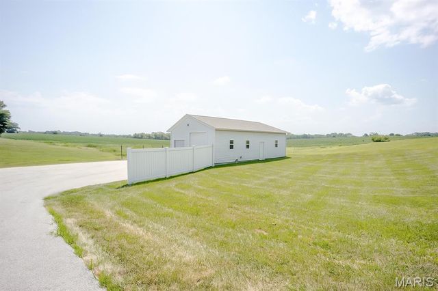 8620 State Route 163, Belleville, IL 62223