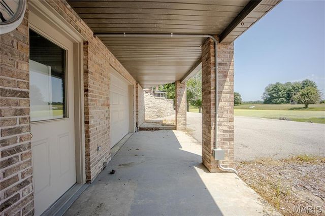 8620 State Route 163, Belleville, IL 62223