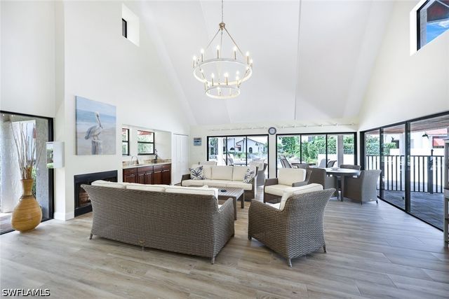 611 Serendipity DR 611, Naples, FL 34108