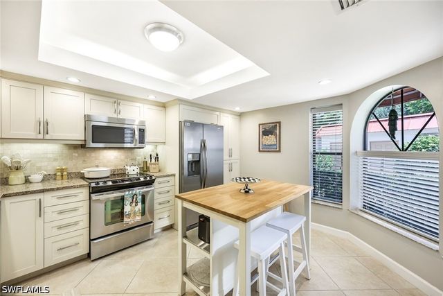 611 Serendipity DR 611, Naples, FL 34108