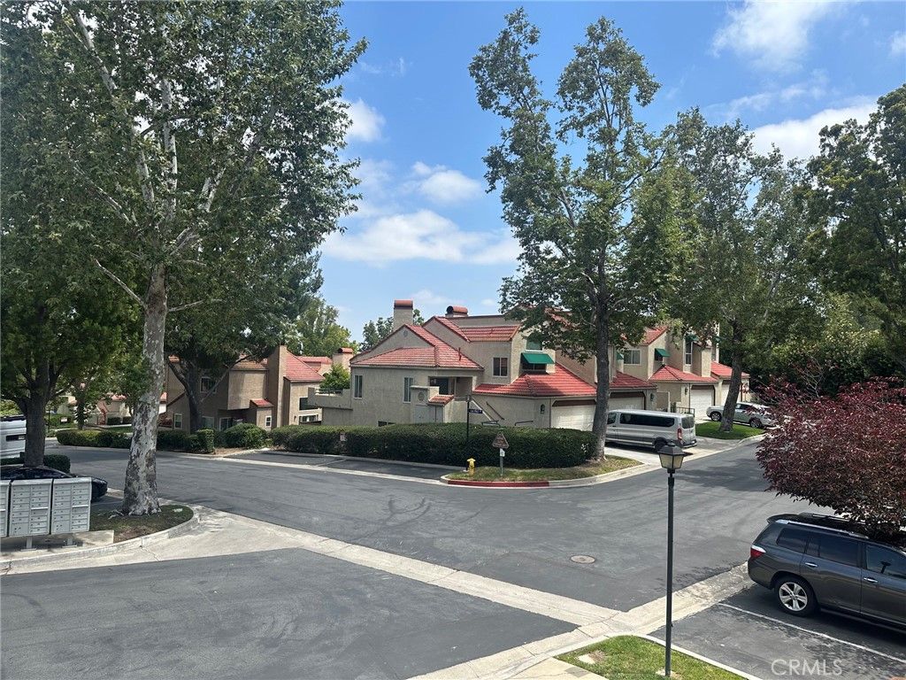Image 17 of property listing at 3050 La Paz Ln C, Diamond Bar, CA 91765