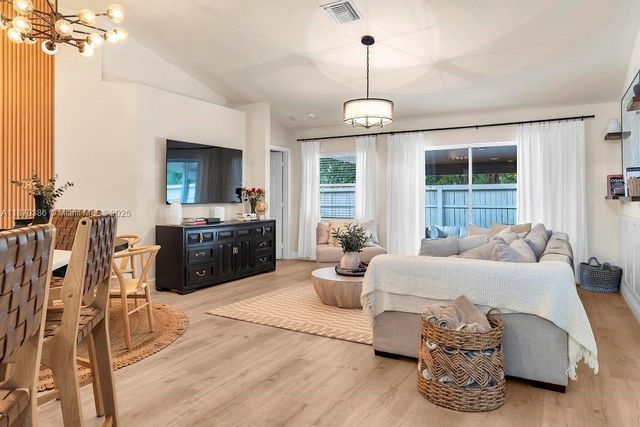 5397 Grande Palm Cir, Delray Beach, FL 33484