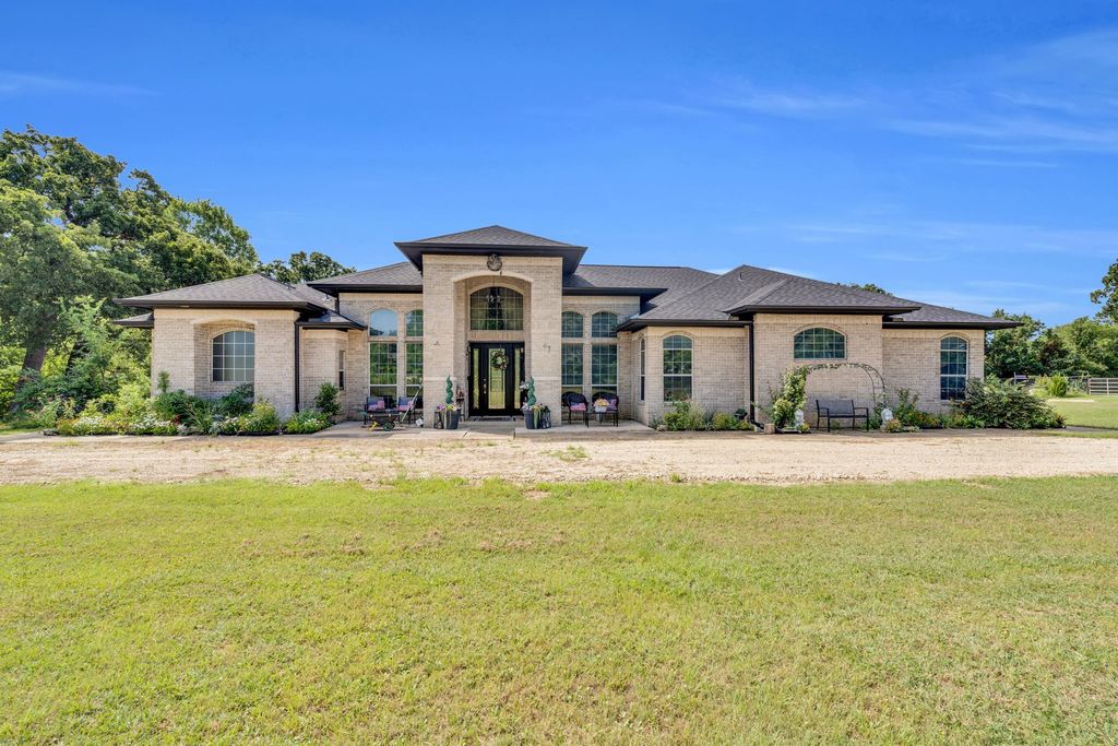 7400 County Road 305, Grandview, TX 76050
