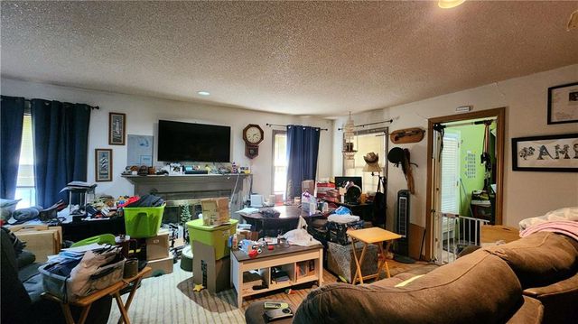 4925 NE Sherwood Drive, Kansas City, MO 64119