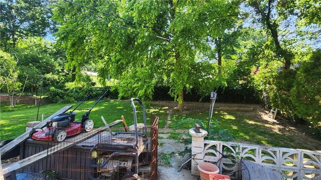 4925 NE Sherwood Drive, Kansas City, MO 64119