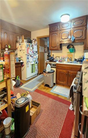 4925 NE Sherwood Drive, Kansas City, MO 64119