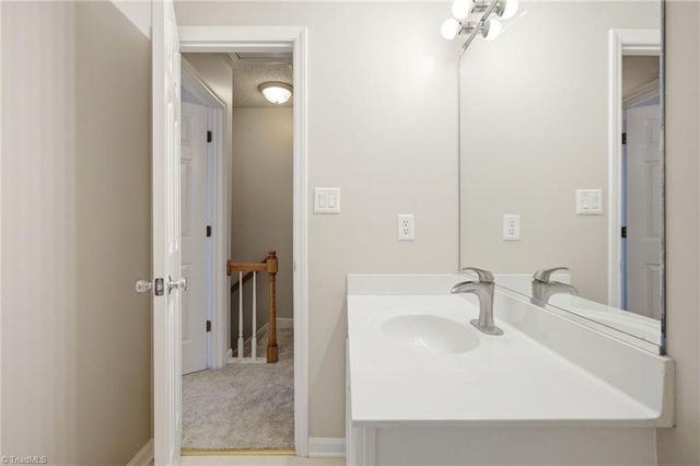 302 Carrington Lane, Thomasville, NC 27360