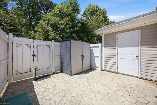 302 Carrington Lane, Thomasville, NC 27360