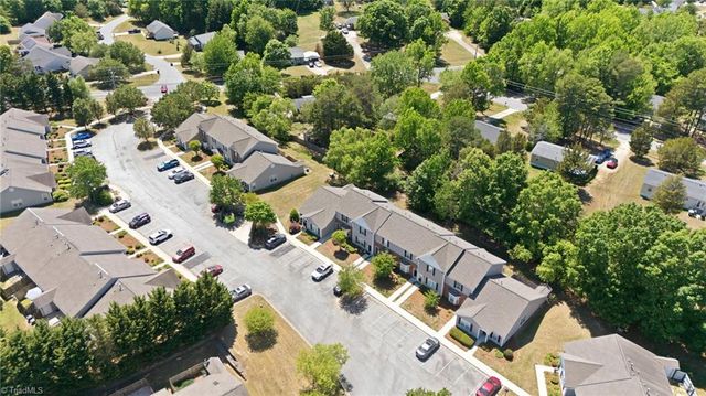 302 Carrington Lane, Thomasville, NC 27360