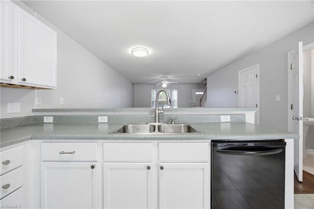 302 Carrington Lane, Thomasville, NC 27360