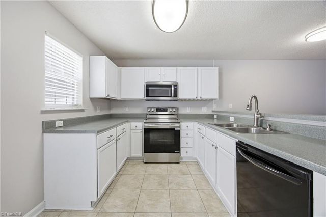 302 Carrington Lane, Thomasville, NC 27360