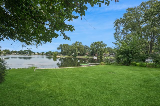 2202 LAKE SHORE Drive, Lindenhurst, IL 60046