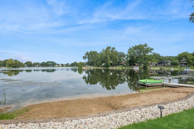 2202 LAKE SHORE Drive, Lindenhurst, IL 60046
