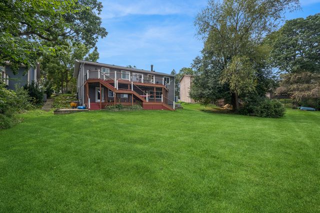 2202 LAKE SHORE Drive, Lindenhurst, IL 60046