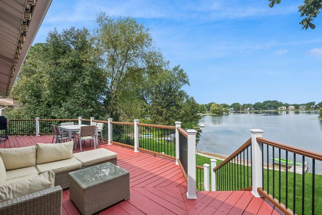 2202 LAKE SHORE Drive, Lindenhurst, IL 60046
