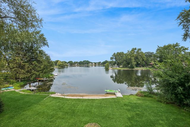 2202 LAKE SHORE Drive, Lindenhurst, IL 60046