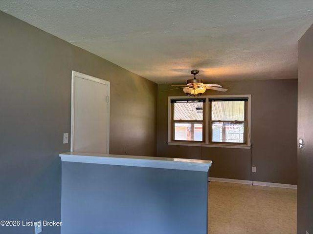 6709 Falling Star Dr, Louisville, KY 40272