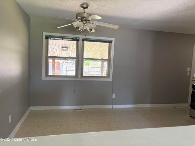 6709 Falling Star Dr, Louisville, KY 40272